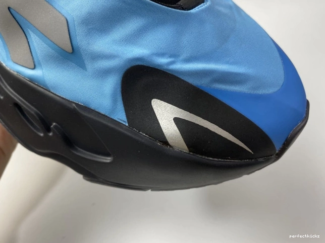 Yeezy 'Bright Boost Cyan' GZ3079 ADIDAS 700 MNVN 0722